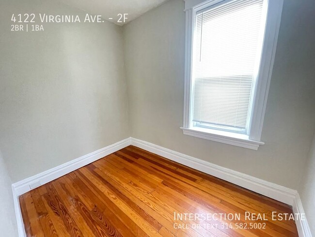 Building Photo - Gorgeous 2 Bedroom with Large Screened in ...