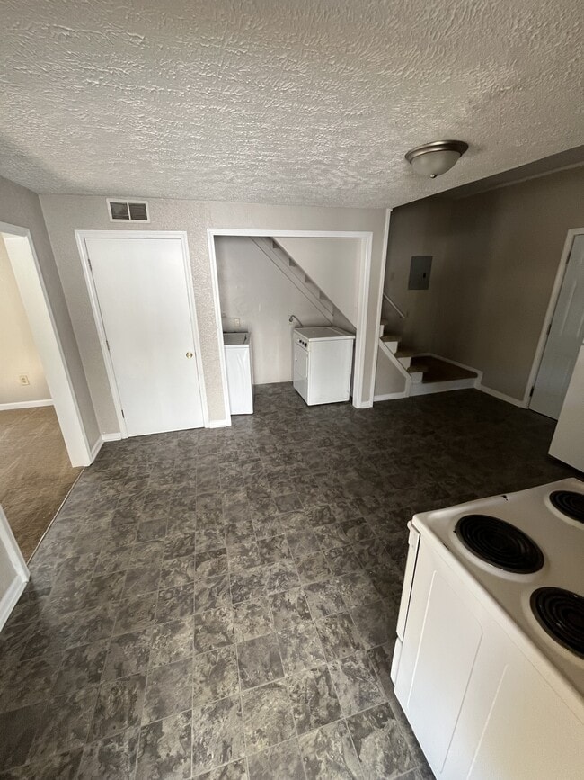 Building Photo - 2031 Poplar St