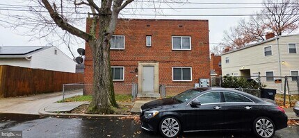 Building Photo - 3207 11th Pl SE