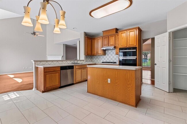 Building Photo - 7021 Gentle Oak Dr