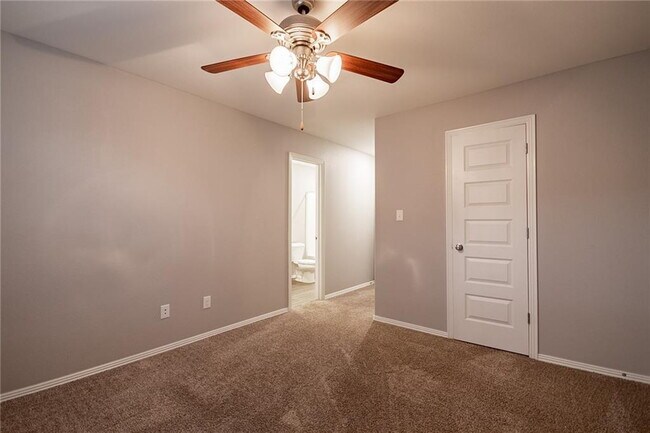 Building Photo - **MOVE IN SPECIAL $300 off first month rent**Charming 3-Bed and 3 full bath Home