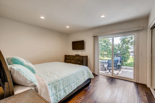 Building Photo - 957 La Bonita Dr
