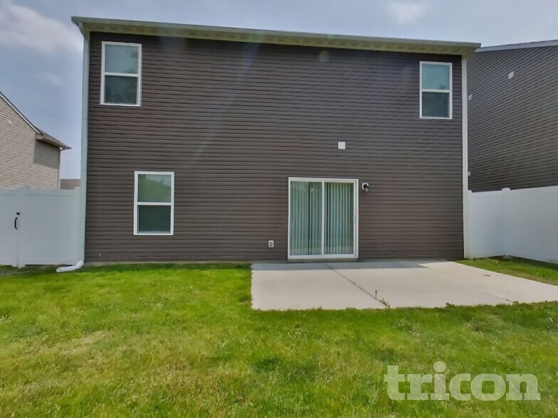 Building Photo - 6250 Emerald Field Way