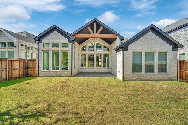 Building Photo - 3520 Helios Ln