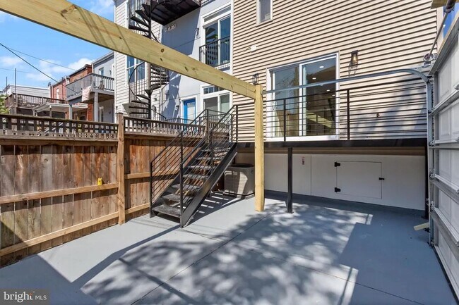 Building Photo - 116 Thomas St NW