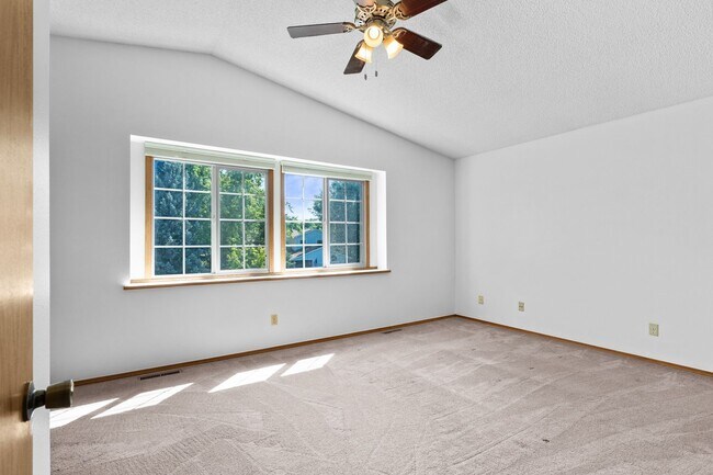 Building Photo - Spacious 4 Bedroom Home in Longmont