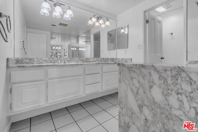 Building Photo - 8642 Gregory Wy