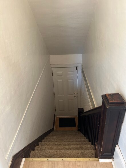 Upstairs apartment - 701 S DuPont Blvd