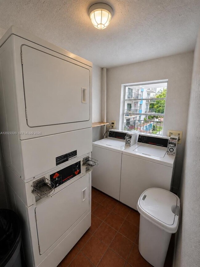 Building Photo - 1635 W 44th Pl