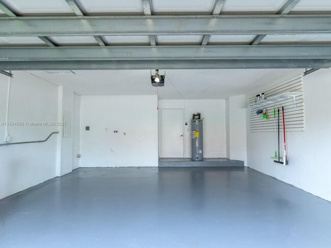 Building Photo - 2957 Oak Park Cir