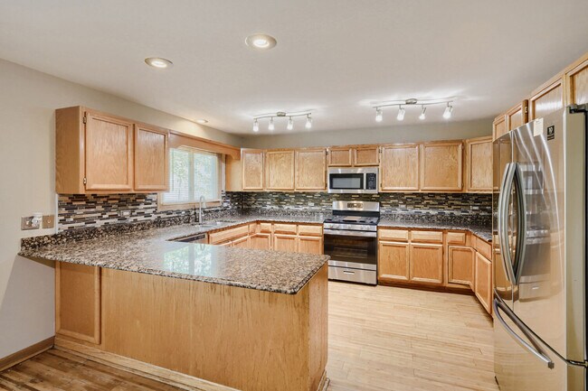Building Photo - 2805 Breckenridge Cir