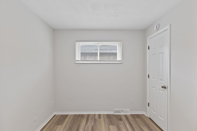 Building Photo - COLLEGE HILL- amazing 3 bedroom, 1.5 bathr...