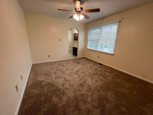 Building Photo - Nice corner lot home in Salem Lakes