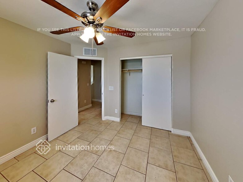 Building Photo - 5628 S 11th Dr