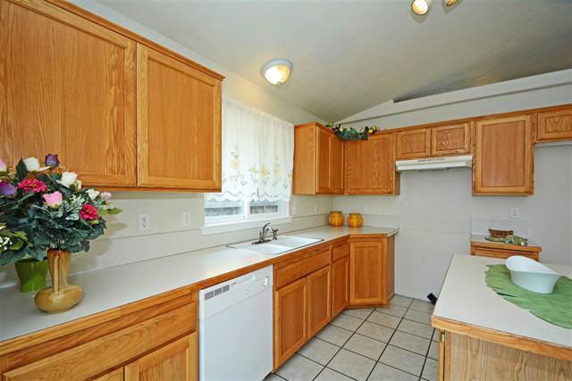 Building Photo - Updated Nampa home just minutes from I-84