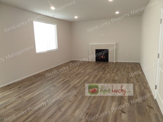 Building Photo - Fantastic 3-Bedroom + Den + Bonus Room Home with A/C in Milton!
