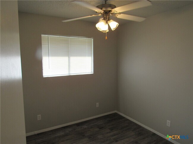 Building Photo - 3703 Holbert Dr