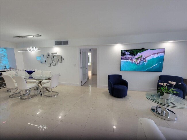 Building Photo - 5701 Collins Ave