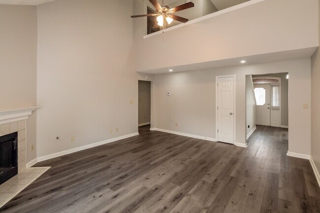 Building Photo - 9060 Weeping Cherry Ln