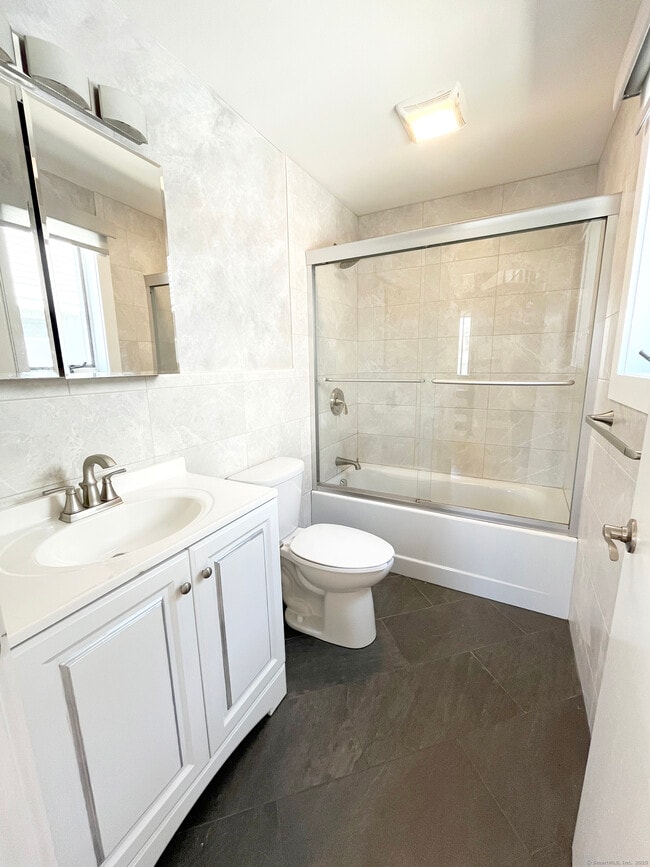 Building Photo - 6 Silver St