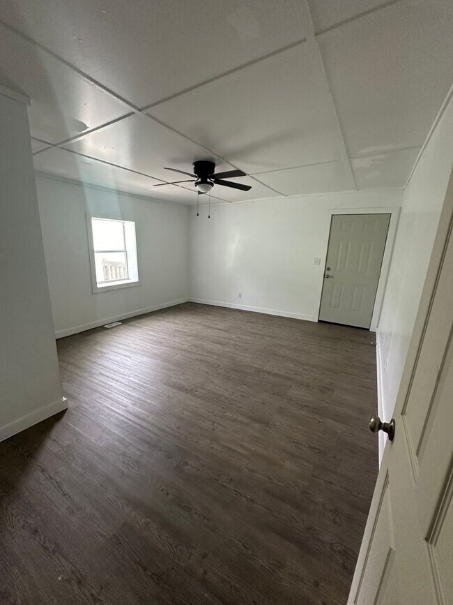 Building Photo - Spacious Townhome Available Soon