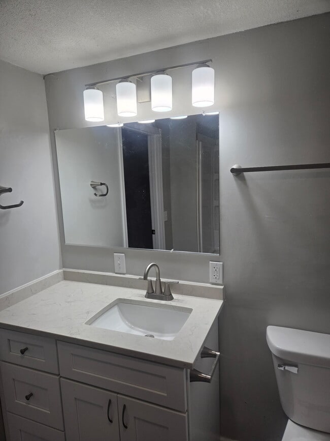 Building Photo - Drouillard