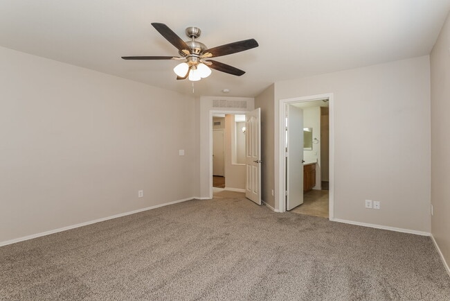 Building Photo - 14338 N 129th Ave