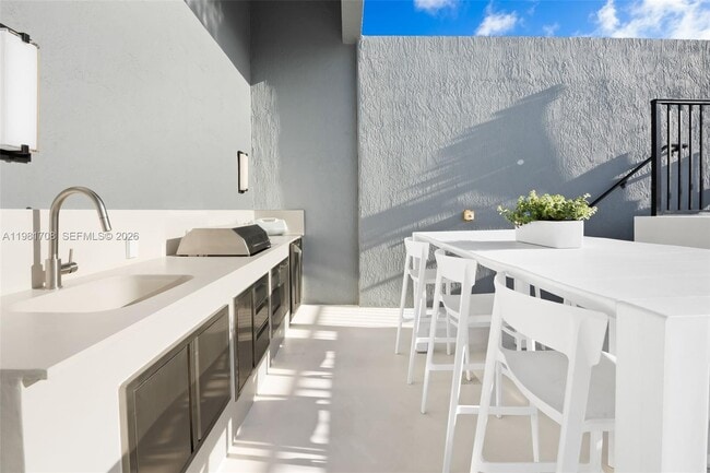 Building Photo - 121 NE 34th St