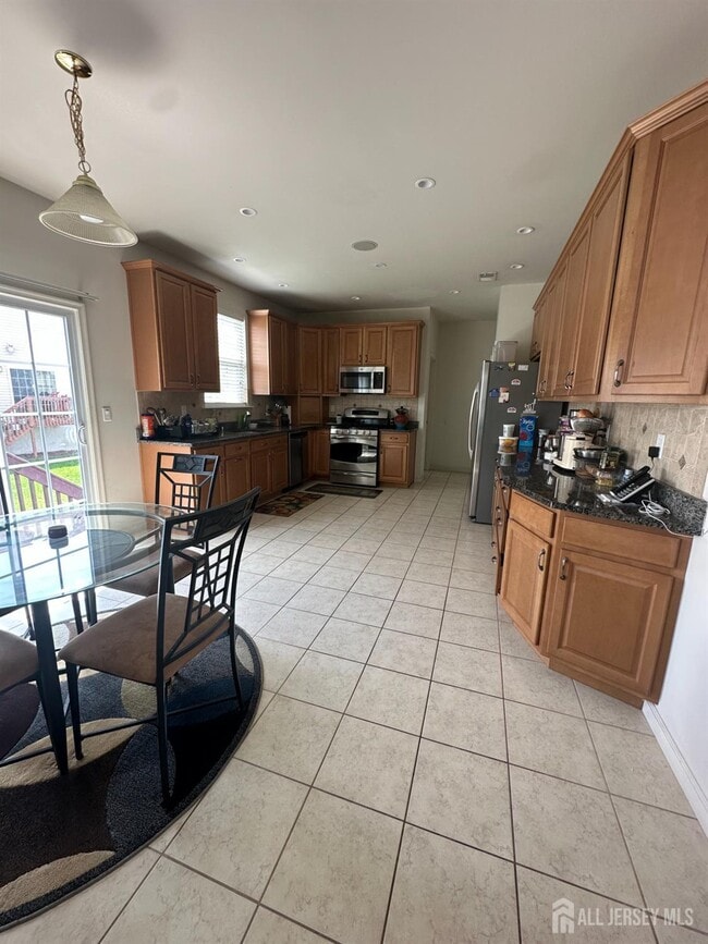 Building Photo - 25 Eddington Ln