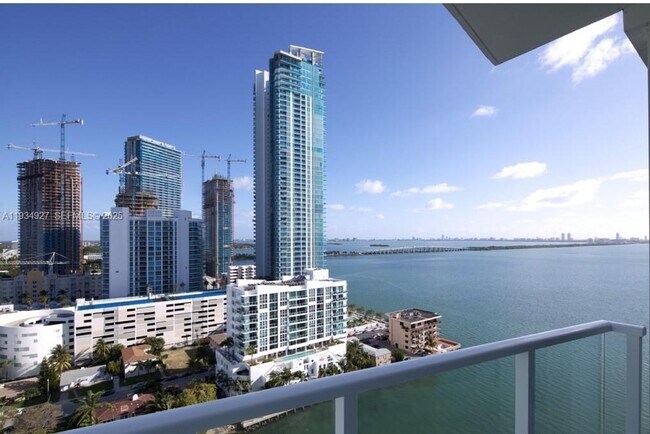 Building Photo - 601 NE 27th St