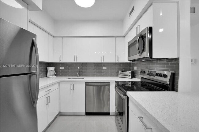 Building Photo - 1500 Bay Rd