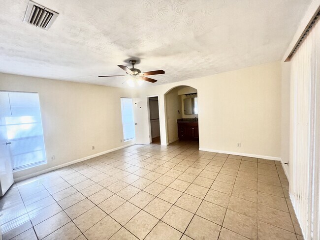 Building Photo - 5391 Golf Course Dr