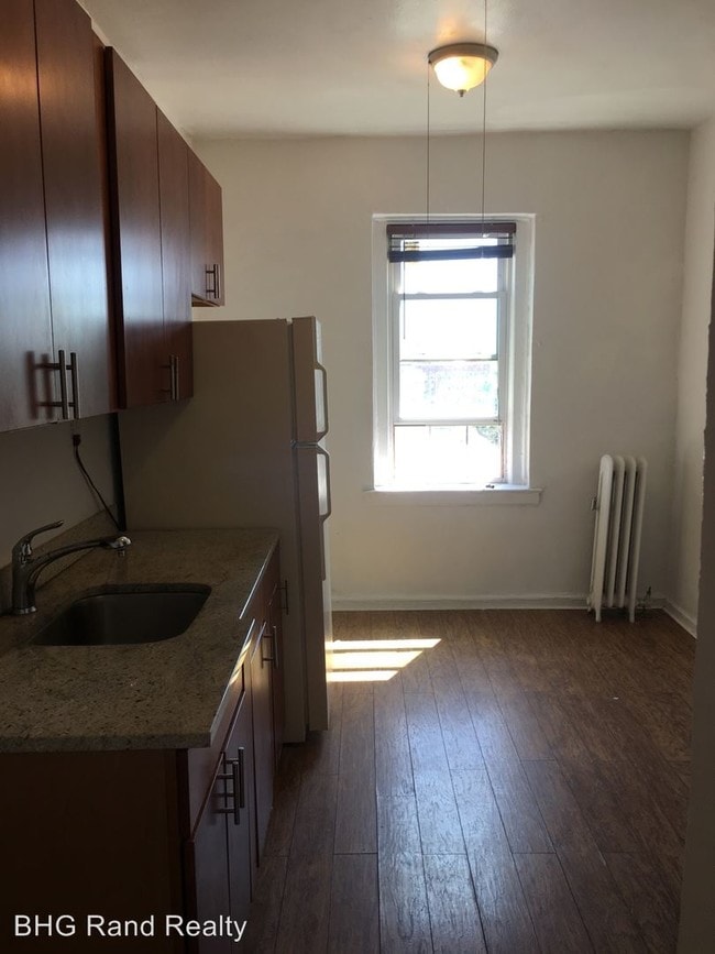 Building Photo - 1 br, 1 bath Apartment - 1441 Parker St