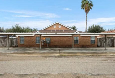 Private Parking - 3705 Joby St