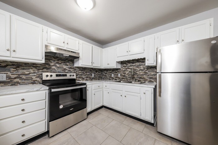 Building Photo - 4025 Oak Ridge Dr