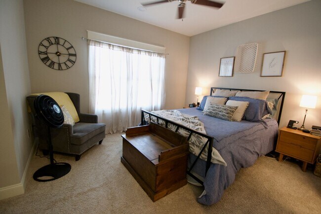 Building Photo - 3 Bed 3.5 Bath Luxury Townhome in Convenient Location!