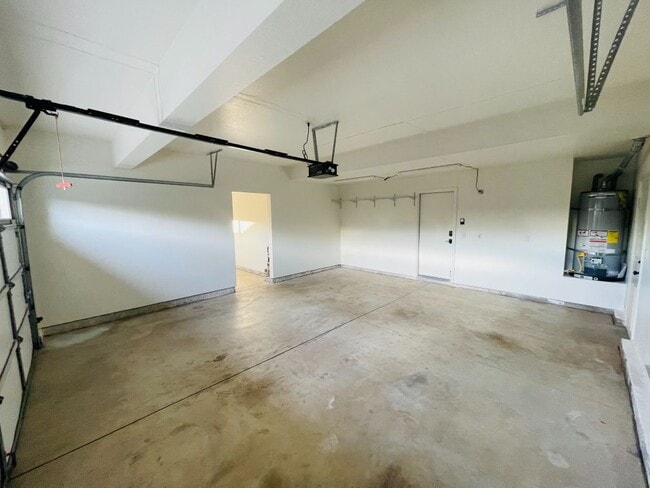 Building Photo - 42020 Dahlia Way