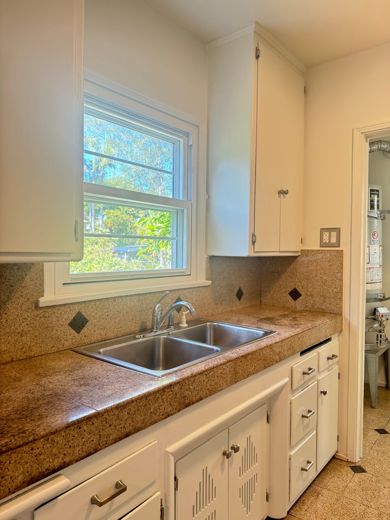 Granite kitchen counters/floor - 8616 McConnell Ave