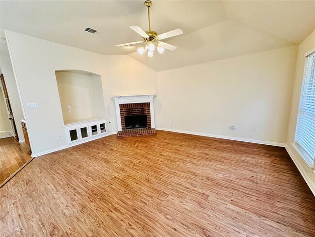 Building Photo - 6514 Clairmont Dr