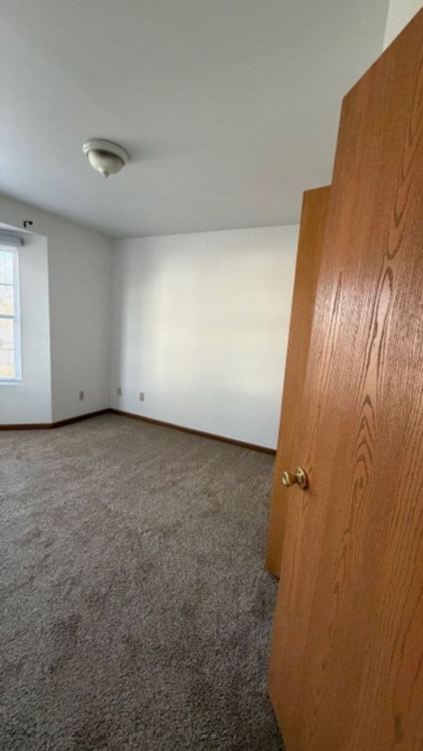 Building Photo - 696 James St