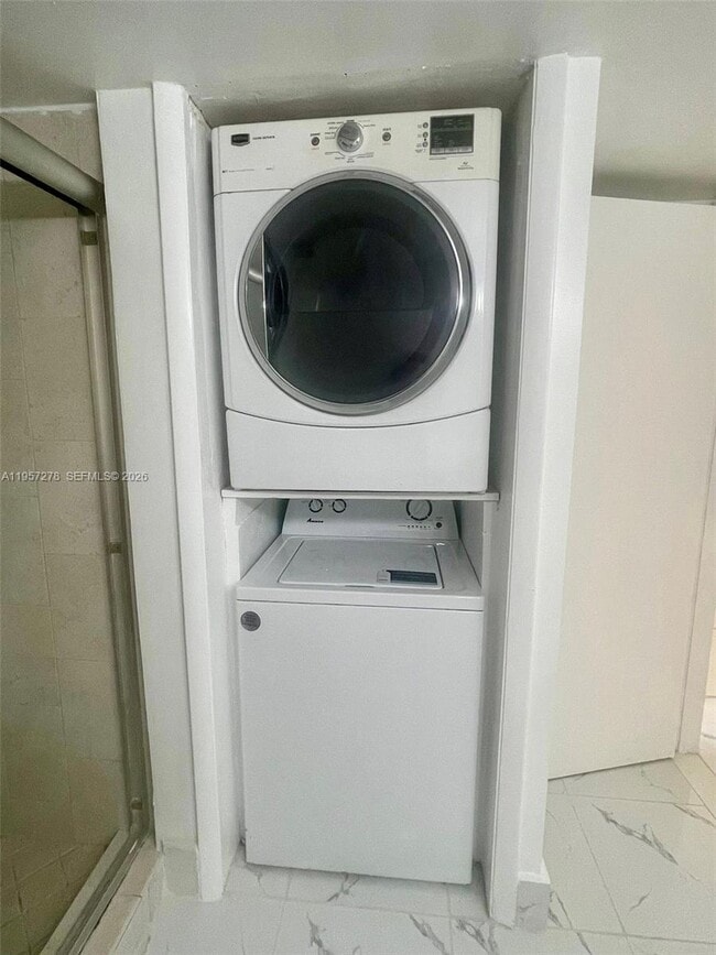 Building Photo - 403 Lakeview Dr