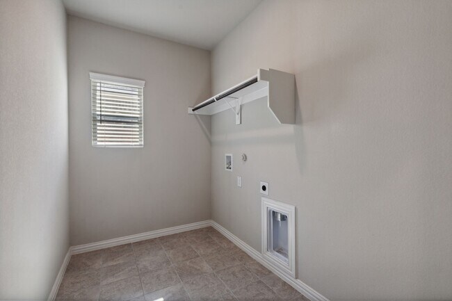 Building Photo - 112 Kirwin Dr