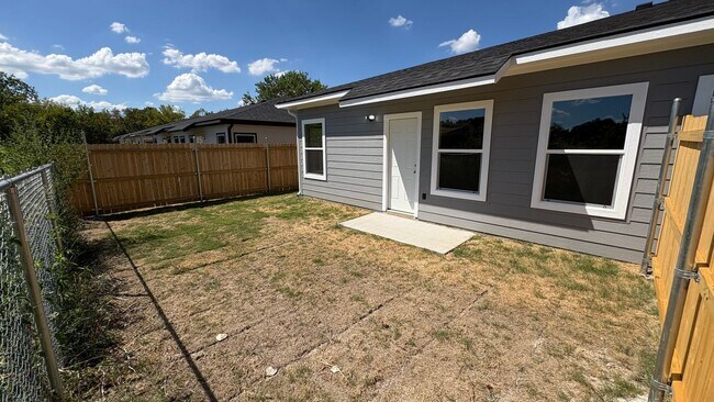 Building Photo - 3203 Bourland St