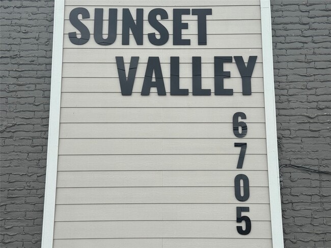 Building Photo - 6705 Fairway Dr