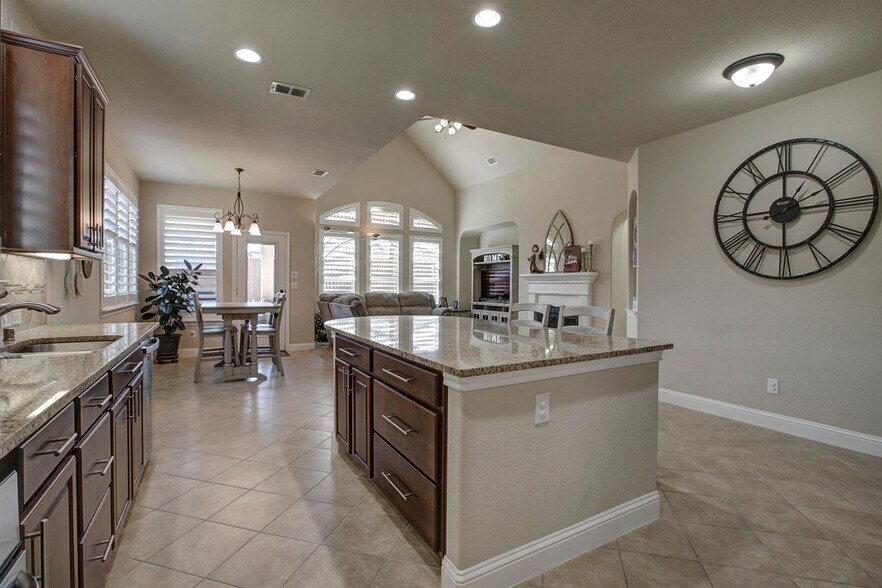 Building Photo - 2046 Sundown Dr