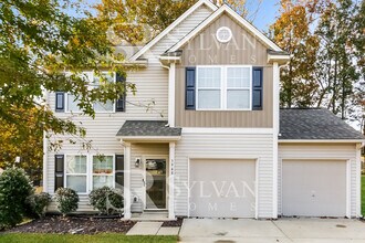 Building Photo - Don't miss out on this charming 3BR 2.5BA home