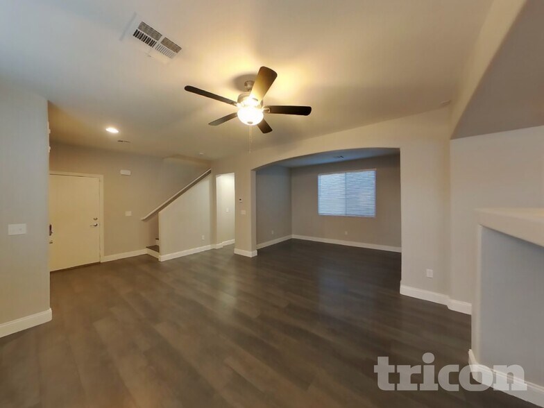 Building Photo - 2408 Briggsdale Avenue
