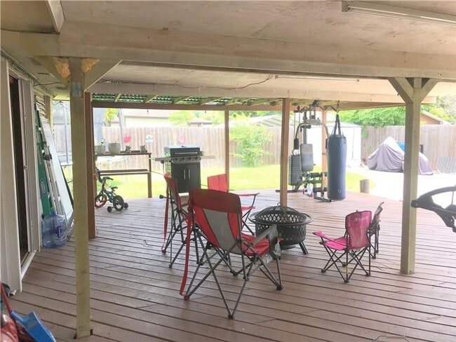 Building Photo - 5 Bedroom 3 Full Baths on the Southside