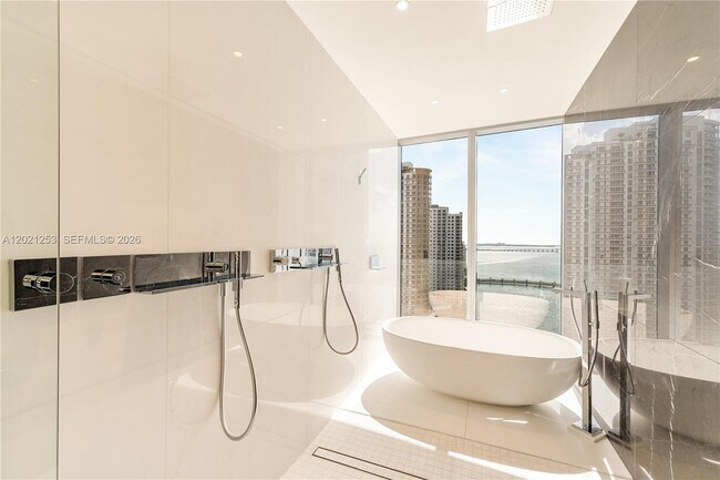 Building Photo - 300 Biscayne Blvd Way