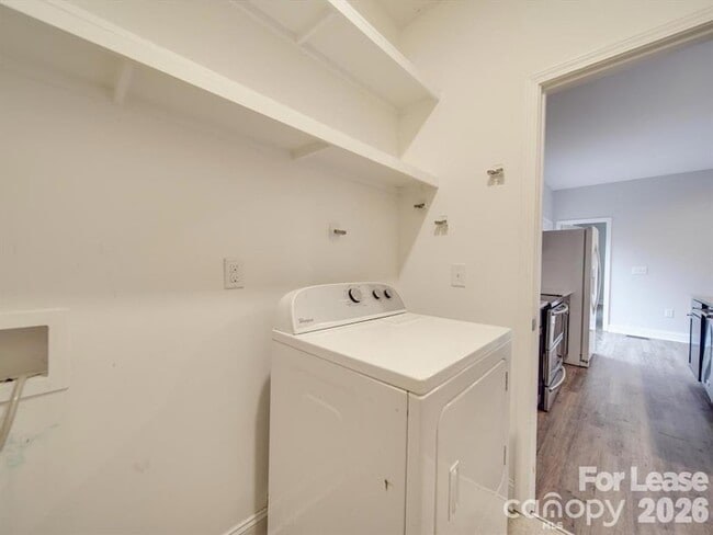 Building Photo - 824 Woodrun Dr